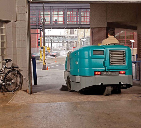 S30 Barredora de conductor sentado alt 3